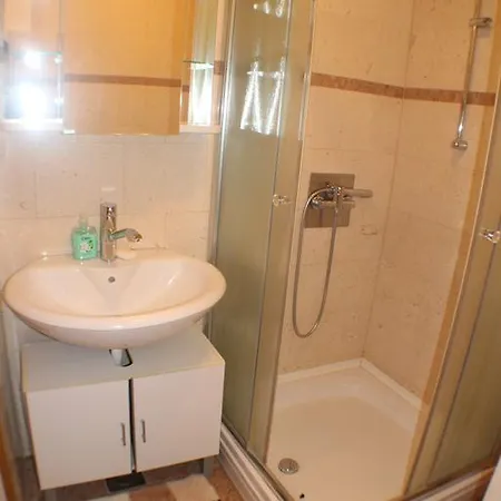 Saraj 4 *