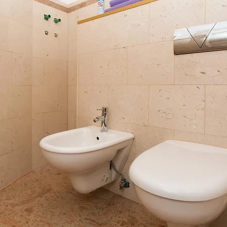 Saraj 4 Apartman *