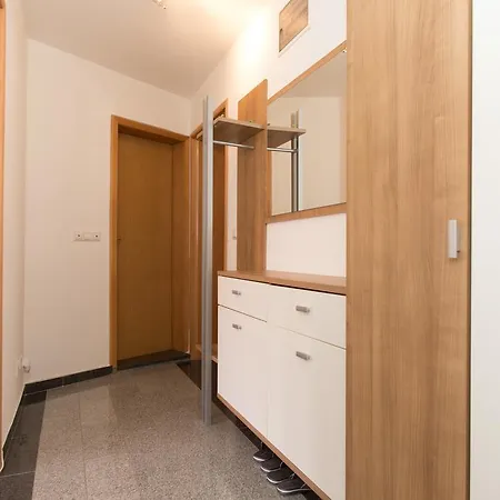 Saraj 4 *
